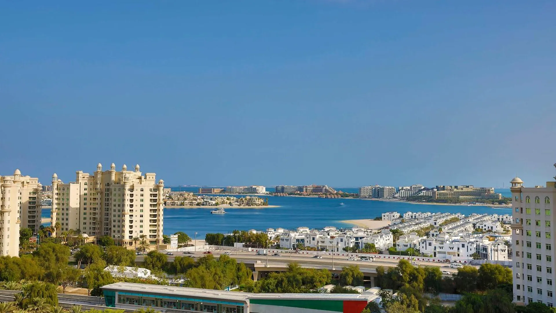 Tumbi West Palm Beach Hotel Dubai,Tapestry Collection Hilton  Dubai