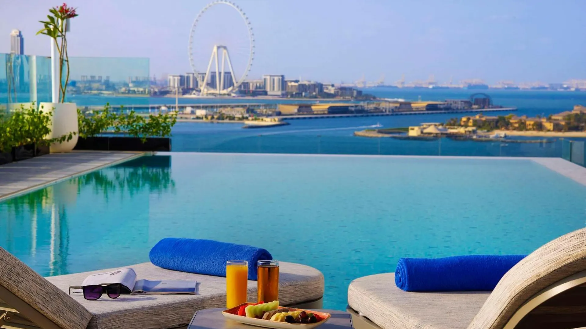 Tumbi West Palm Beach Hotel Dubai,Tapestry Collection Hilton