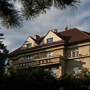 vila-flora.praguehotelsweb.com/