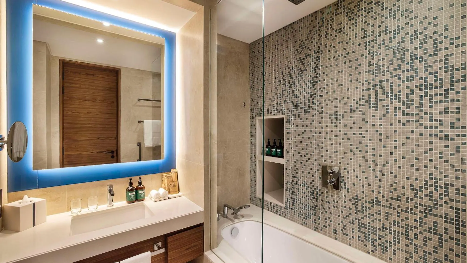 Tumbi West Palm Beach Hotel Dubai,Tapestry Collection Hilton 迪拜