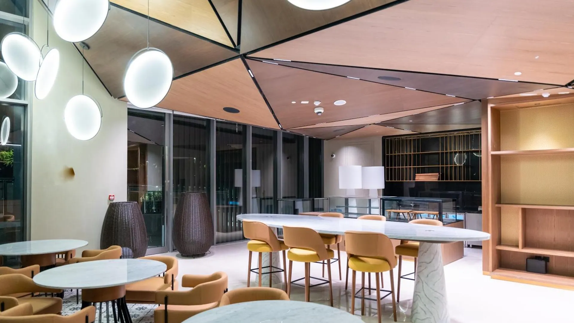 Tumbi West Palm Beach Hotel Dubai,Tapestry Collection Hilton 4*, Dubai