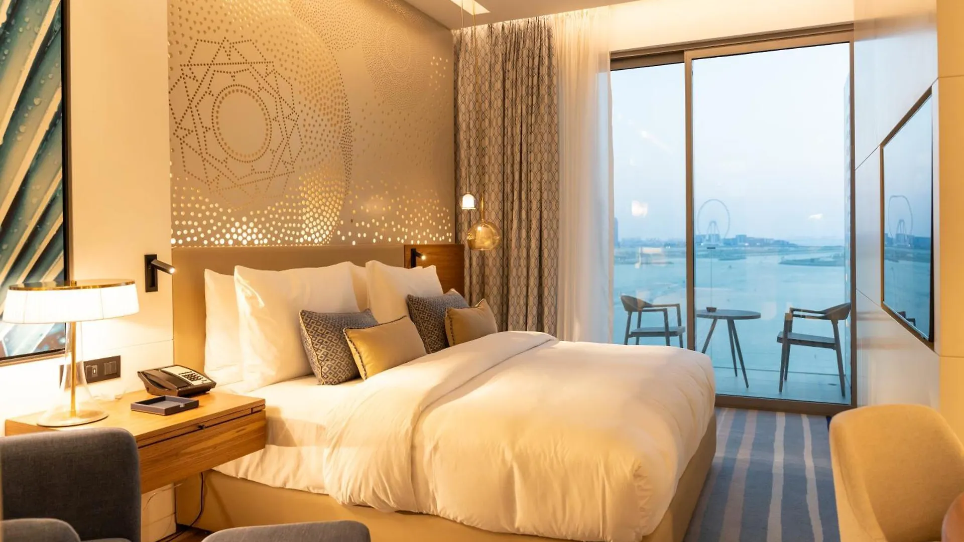Tumbi West Palm Beach Hotel Dubai,Tapestry Collection Hilton 4*, Dubai